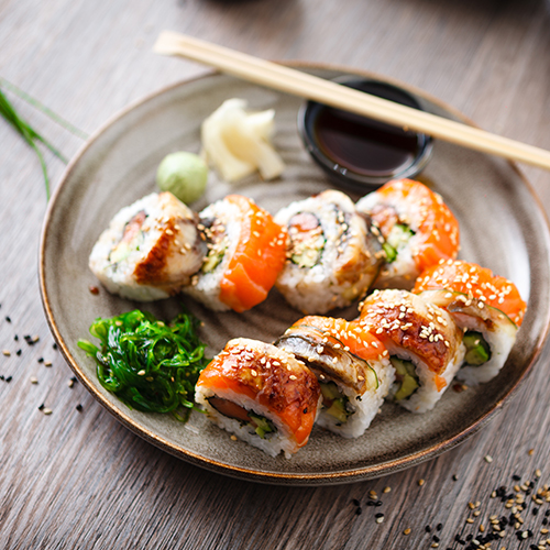 sushi asiatisk varmmat